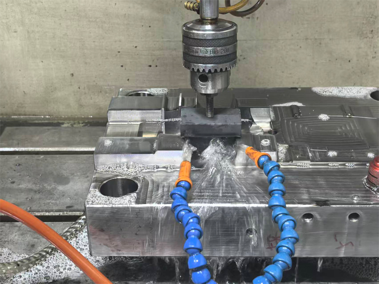 电火花微孔加工的能量密度控制要点