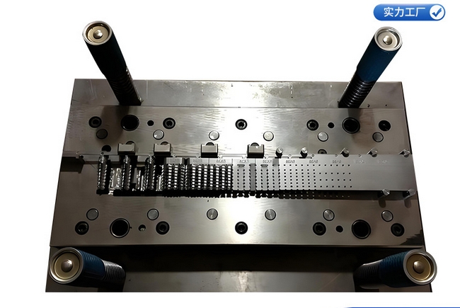 深孔薄壁件冲压模具的优化设计与应用