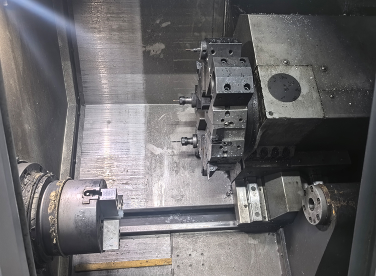 破解机加件加工难题：微米级结构因振动超出容差，该如何破局？